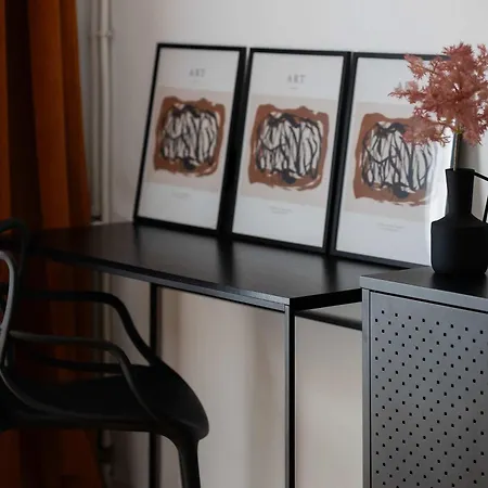 Apartman Spacious And Elegant In With Parking Near Pge By Renters Varsó