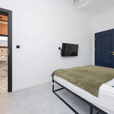Spacious And Elegant In With Parking Near Pge By Renters Apartman