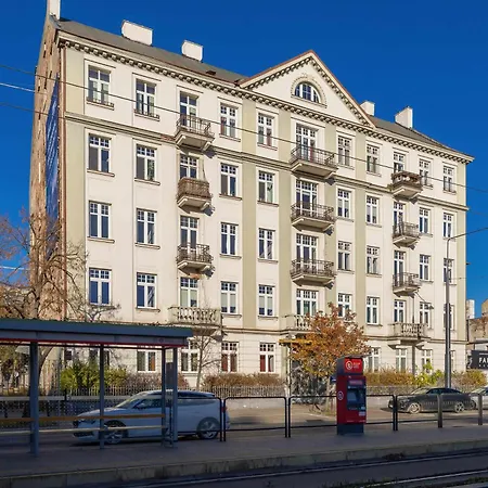 Spacious And Elegant In With Parking Near Pge By Renters Apartman Varsó
