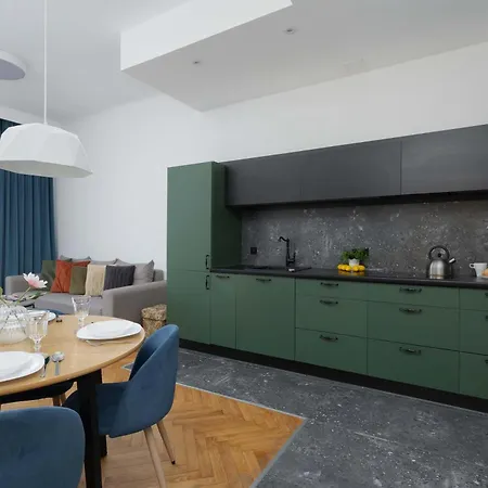 Spacious And Elegant In With Parking Near Pge By Renters *