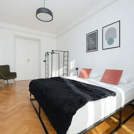 Spacious And Elegant In With Parking Near Pge By Renters *