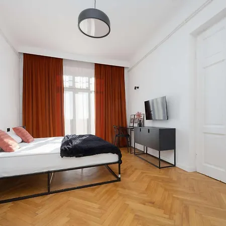 דירה Spacious And Elegant In With Parking Near Pge By Renters *