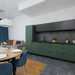 Spacious And Elegant In With Parking Near Pge By Renters *