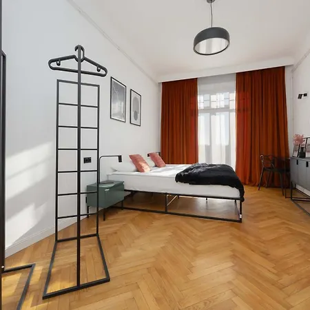 Spacious And Elegant In With Parking Near Pge By Renters Appartement