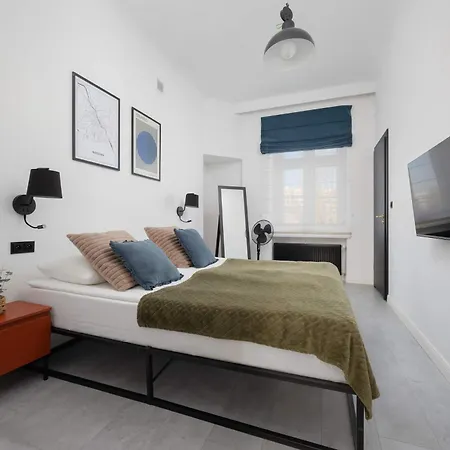 Spacious And Elegant In With Parking Near Pge By Renters Daire Varşova