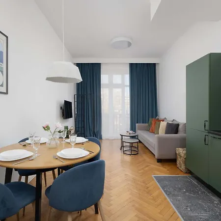 Spacious And Elegant In With Parking Near Pge By Renters Варшава